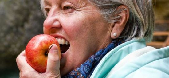 Apples fight cancer cells