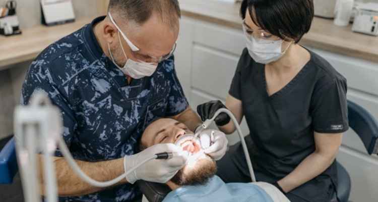 5 Bright Reasons to Visit a Dentist in Stamford CT