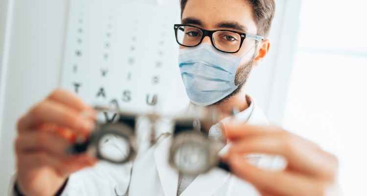 Optometrist vs Optician