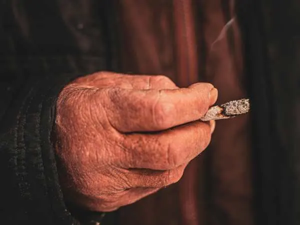 Do Cigarettes Expire, What Happens Over Time, and Why Freshness Still Matters